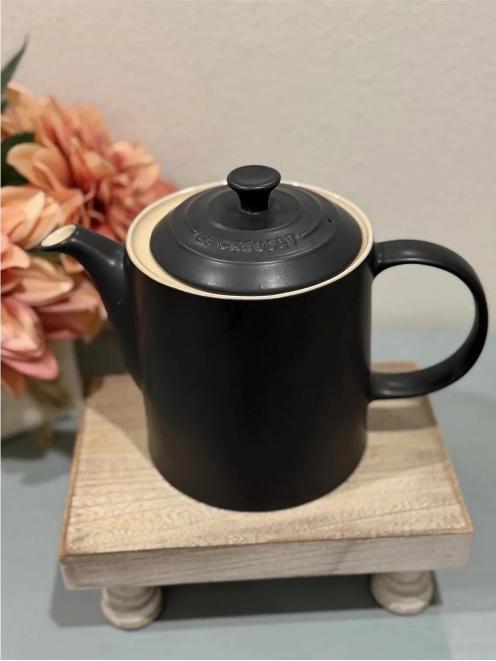 Le Creuset Grand Teapot Matte Black 1.3 Liter, New